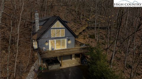 Photo of 556/558 Thorncliff Drive, Sugar Mountain, NC 28604 (MLS # 259950)