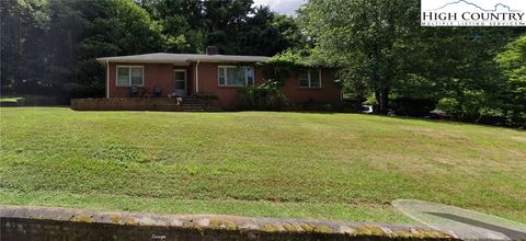 Photo of 137 Blue Ridge Avenue, Boone, NC 28607 (MLS # 255927)