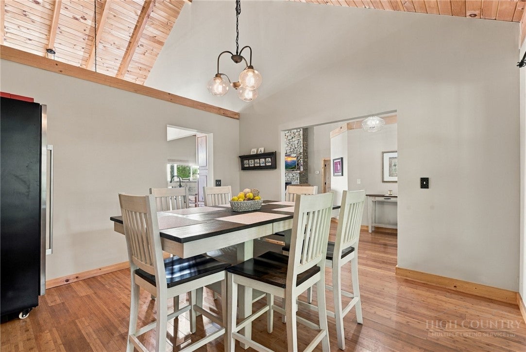 598 Valle Meadows Trail