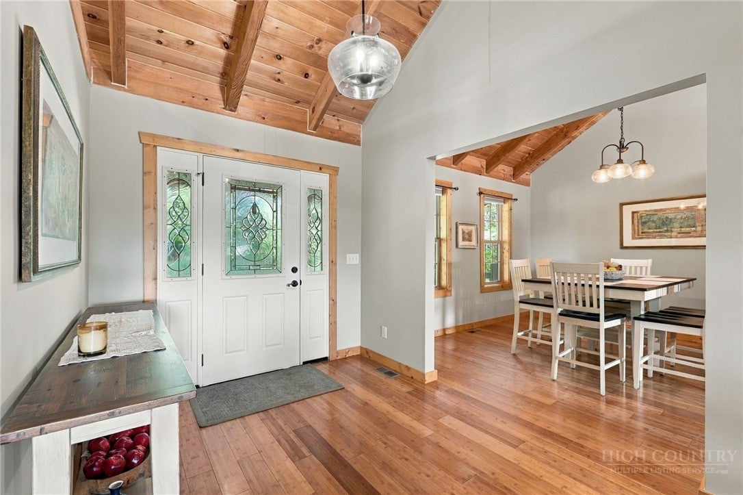 598 Valle Meadows Trail
