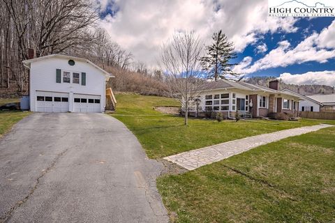 Photo of 1072/1074 Old US Highway 421, Sugar Grove, NC 28679 (MLS # 248340)