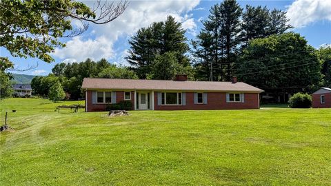 Photo of 256 Wickzola Lane, West Jefferson, NC 28694 (MLS # 262619)
