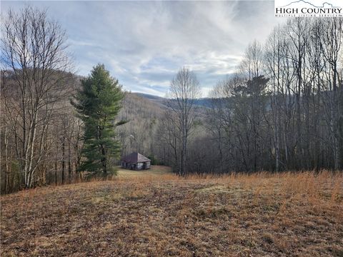 Photo of 258 Spice Creek Road, Banner Elk, NC 28604 (MLS # 241826)