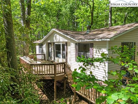 Photo of 492 Laurelwood Lane, Boone, NC 28607 (MLS # 245876)
