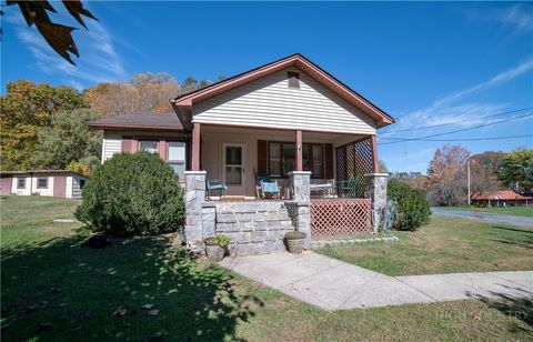 Photo of 292 Little Elk Road, Elk Park, NC 28622 (MLS # 261606)