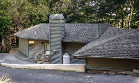 Photo of 997 Winterstar Loop, Burnsville, NC 28714 (MLS # 264469)