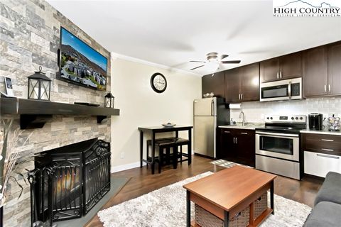 Photo of 301 Pinnacle Inn Road #3230, Banner Elk, NC 28604 (MLS # 256468)