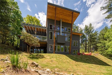 Photo of 127 Bitter Root Drive, Blowing Rock, NC 28605 (MLS # 262310)