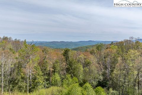 Photo of 77 N Eagles Nest Trail, Elk Park, NC 28604 (MLS # 255534) Photo of 77 N Eagles Nest Trail, Elk Park, NC 28604 (MLS # 255534)