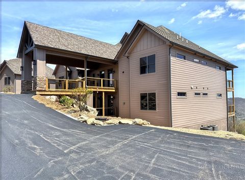 Photo of 142 Crescent Lane #22A, Sugar Mountain, NC 28604 (MLS # 252926)