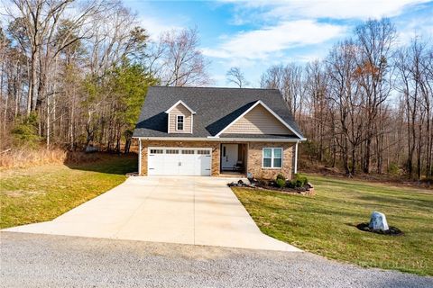 Photo of 251 Devotion Farm Way, Thurmond, NC 28683 (MLS # 262001)
