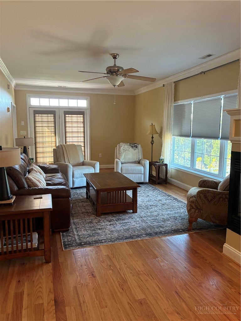 33 Grand Circle 404