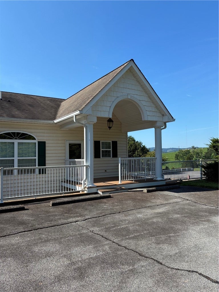 33 Grand Circle 404