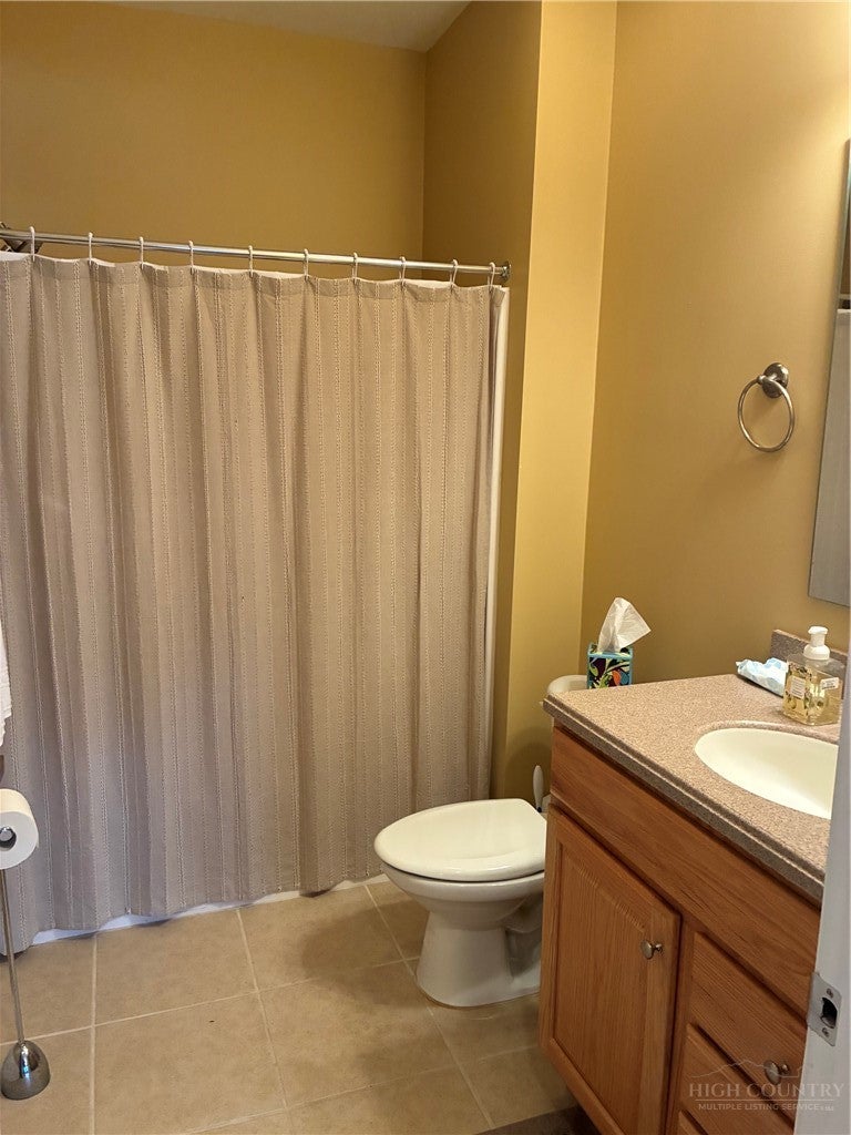 33 Grand Circle 404