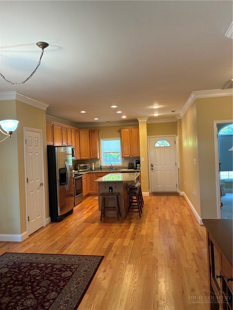 33 Grand Circle 404