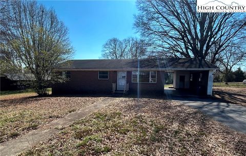 Photo of 918 Emmanuel Church Road, Conover, NC 28613 (MLS # 260176)
