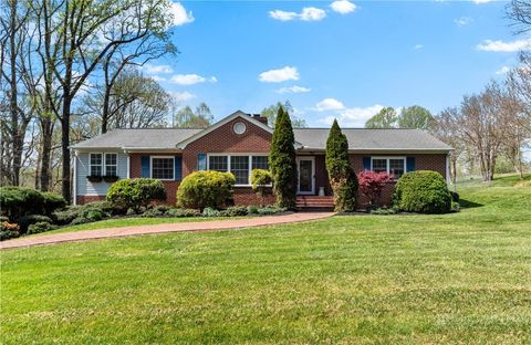 Photo of 734 Oakland Drive, Elkin, NC 28621 (MLS # 261114)