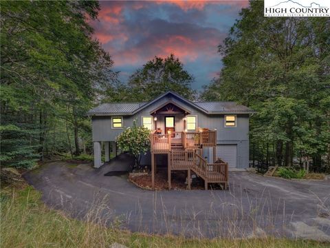 Photo of 125 Tamarack Road, Beech Mountain, NC 28604 (MLS # 257487)
