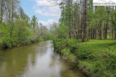 Photo of 5915 River Hollow Trail Trl, Lenoir, NC 28645 (MLS # 259427)