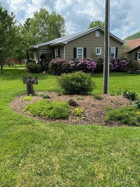 Photo of 2846 Broadstone Road, Banner Elk, NC 28604 (MLS # 261697)