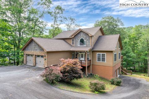 Photo of 182 Shelter Rock Circle, Sugar Mountain, NC 28604 (MLS # 253111)