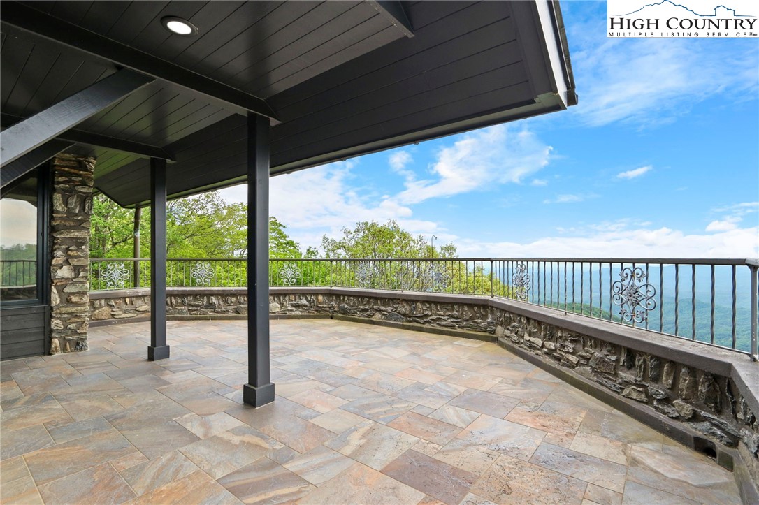 Blowing Rock, North Carolina 28605, United States, 4 Bedrooms Bedrooms, ,5 BathroomsBathrooms,Residential,Active,138763