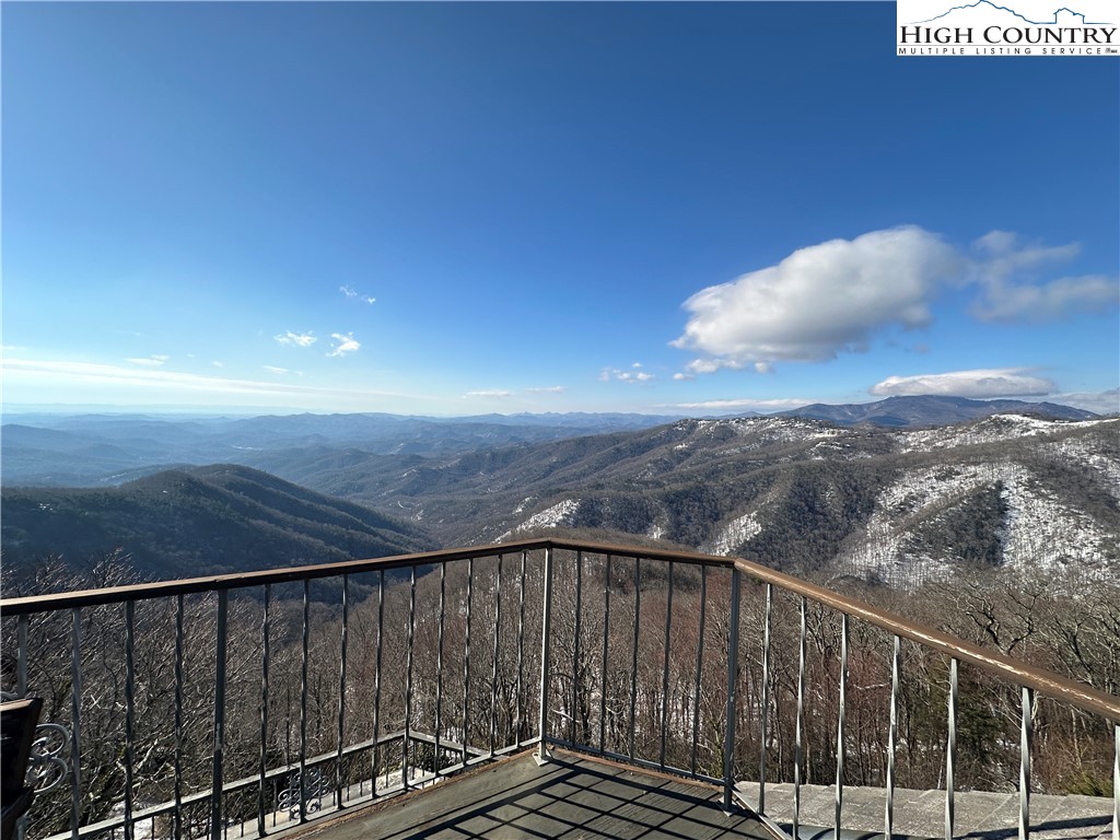 Blowing Rock, North Carolina 28605, United States, 4 Bedrooms Bedrooms, ,5 BathroomsBathrooms,Residential,Active,138763