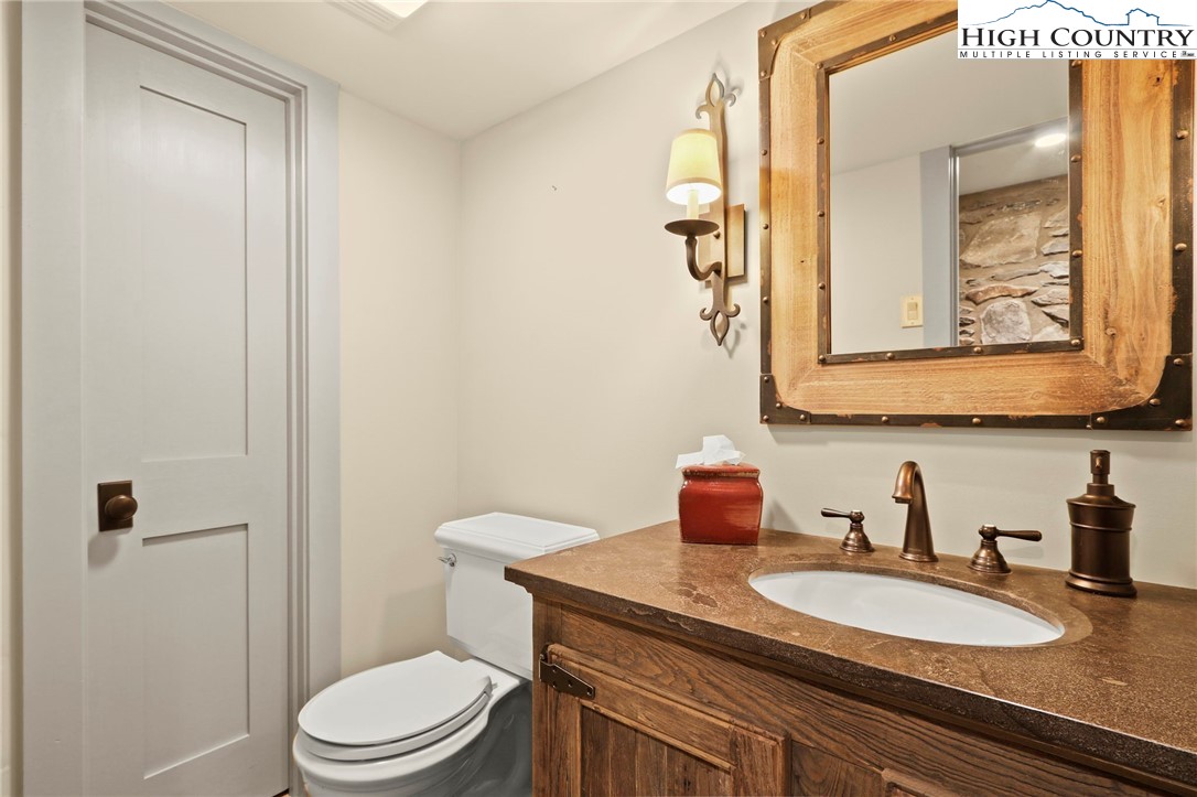 Blowing Rock, North Carolina 28605, United States, 4 Bedrooms Bedrooms, ,5 BathroomsBathrooms,Residential,Active,138763