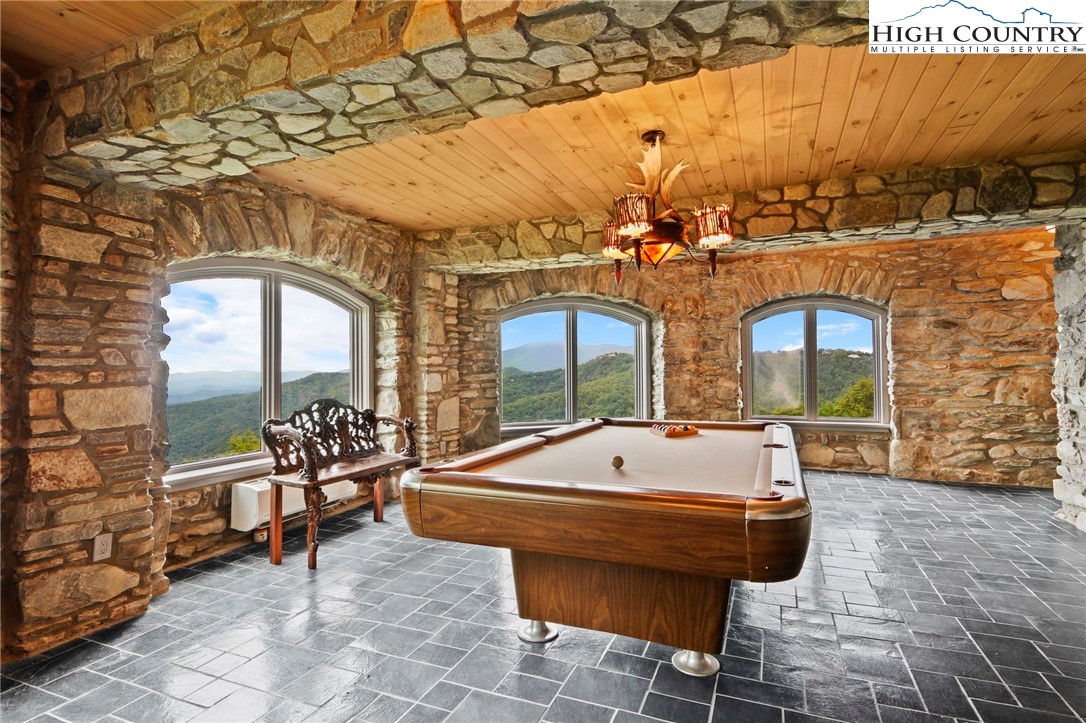 Blowing Rock, North Carolina 28605, United States, 4 Bedrooms Bedrooms, ,5 BathroomsBathrooms,Residential,Active,138763