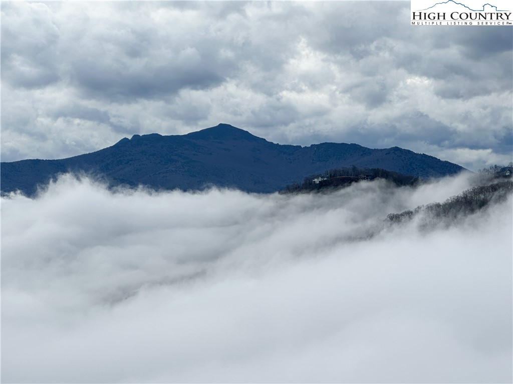 Blowing Rock, North Carolina 28605, United States, 4 Bedrooms Bedrooms, ,5 BathroomsBathrooms,Residential,Active,138763