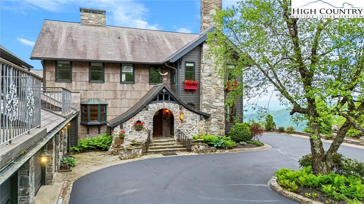 Blowing Rock, North Carolina 28605, United States, 4 Bedrooms Bedrooms, ,5 BathroomsBathrooms,Residential,Active,138763