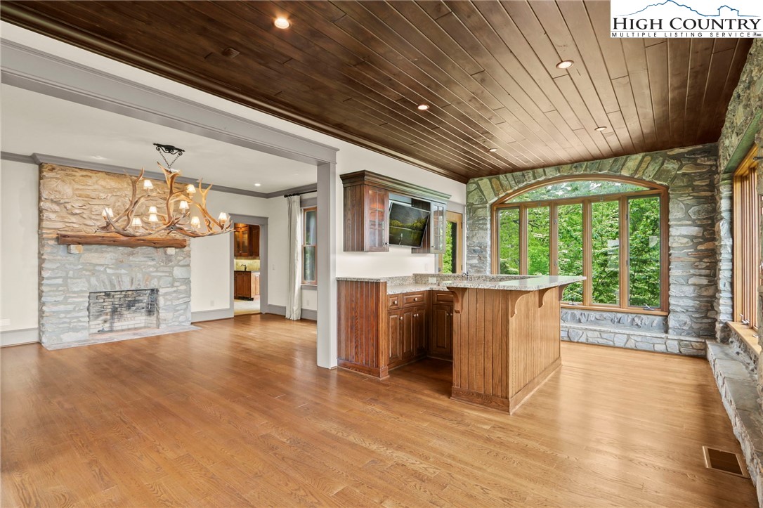 Blowing Rock, North Carolina 28605, United States, 4 Bedrooms Bedrooms, ,5 BathroomsBathrooms,Residential,Active,138763