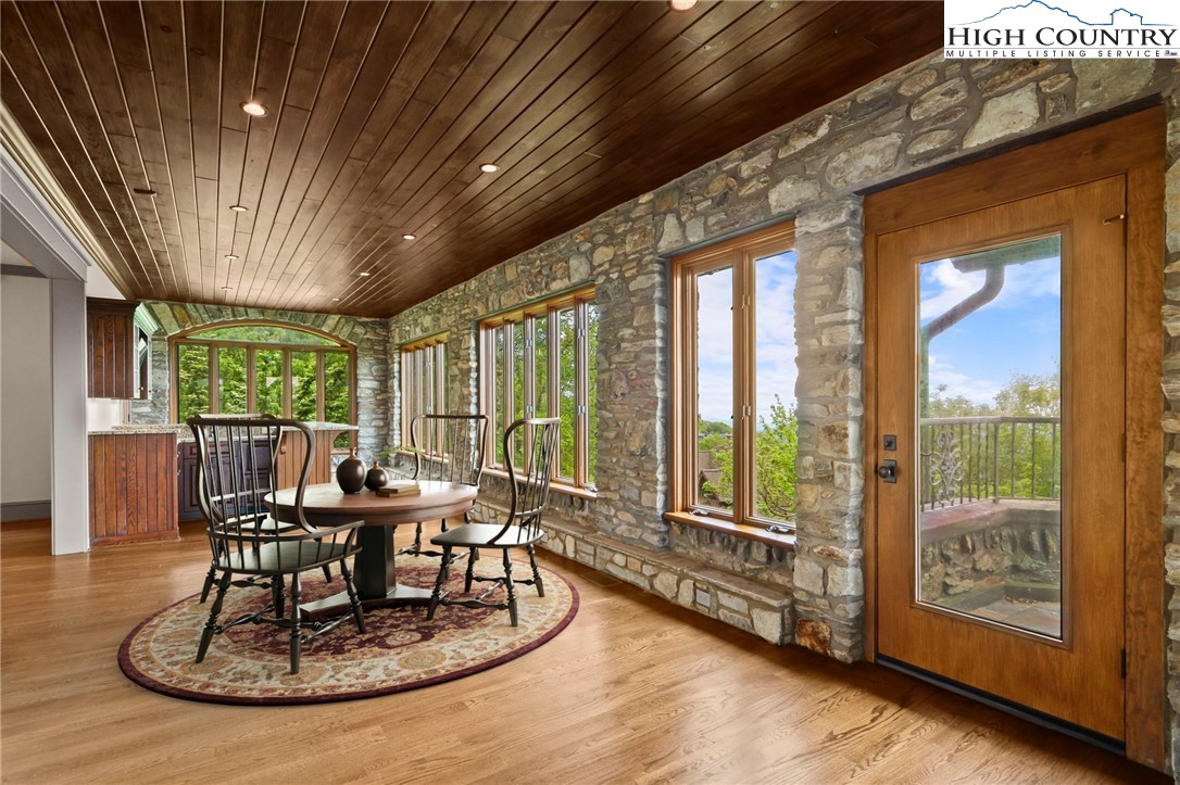 Blowing Rock, North Carolina 28605, United States, 4 Bedrooms Bedrooms, ,5 BathroomsBathrooms,Residential,Active,138763
