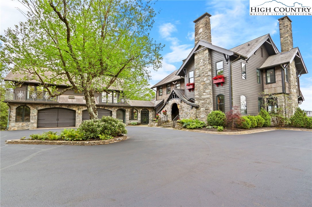 Blowing Rock, North Carolina 28605, United States, 4 Bedrooms Bedrooms, ,5 BathroomsBathrooms,Residential,Active,138763