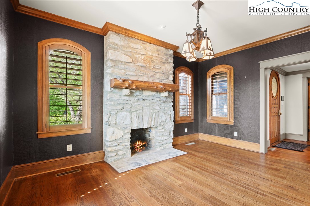 Blowing Rock, North Carolina 28605, United States, 4 Bedrooms Bedrooms, ,5 BathroomsBathrooms,Residential,Active,138763