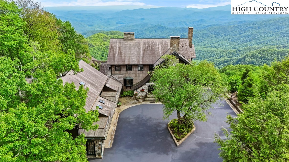 Blowing Rock, North Carolina 28605, United States, 4 Bedrooms Bedrooms, ,5 BathroomsBathrooms,Residential,Active,138763