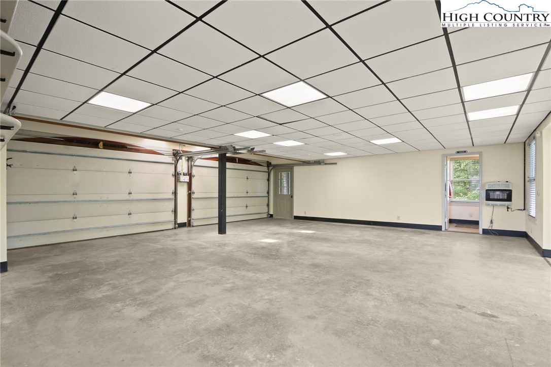 Blowing Rock, North Carolina 28605, United States, 4 Bedrooms Bedrooms, ,5 BathroomsBathrooms,Residential,Active,138763