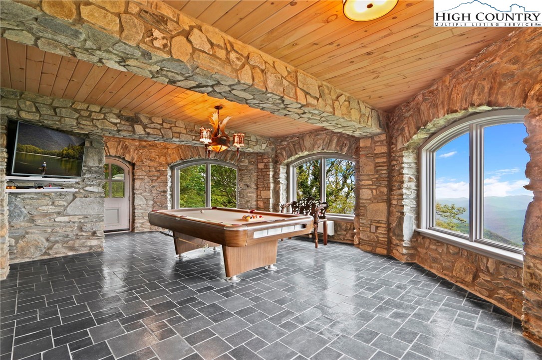 Blowing Rock, North Carolina 28605, United States, 4 Bedrooms Bedrooms, ,5 BathroomsBathrooms,Residential,Active,138763