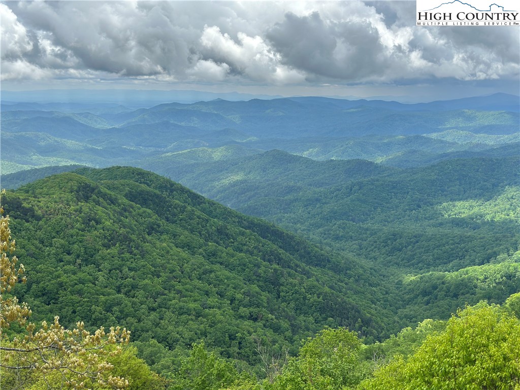 Blowing Rock, North Carolina 28605, United States, 4 Bedrooms Bedrooms, ,5 BathroomsBathrooms,Residential,Active,138763