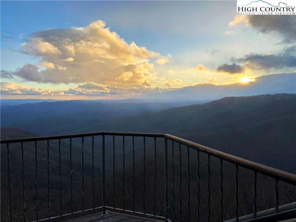 Blowing Rock, North Carolina 28605, United States, 4 Bedrooms Bedrooms, ,5 BathroomsBathrooms,Residential,Active,138763