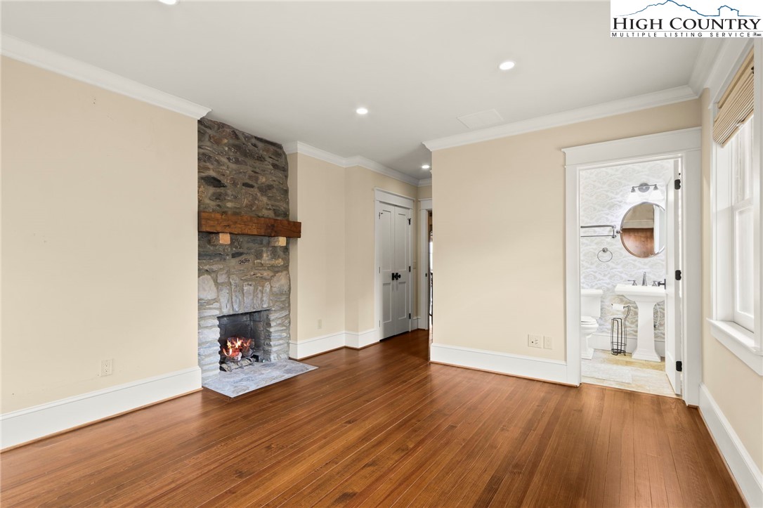 Blowing Rock, North Carolina 28605, United States, 4 Bedrooms Bedrooms, ,5 BathroomsBathrooms,Residential,Active,138763