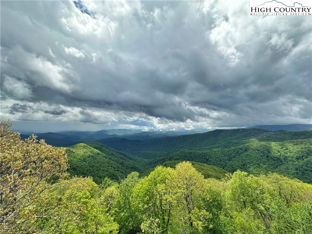 Blowing Rock, North Carolina 28605, United States, 4 Bedrooms Bedrooms, ,5 BathroomsBathrooms,Residential,Active,138763