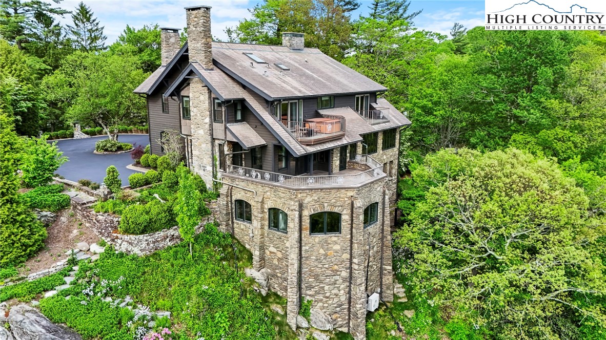 Blowing Rock, North Carolina 28605, United States, 4 Bedrooms Bedrooms, ,5 BathroomsBathrooms,Residential,Active,138763