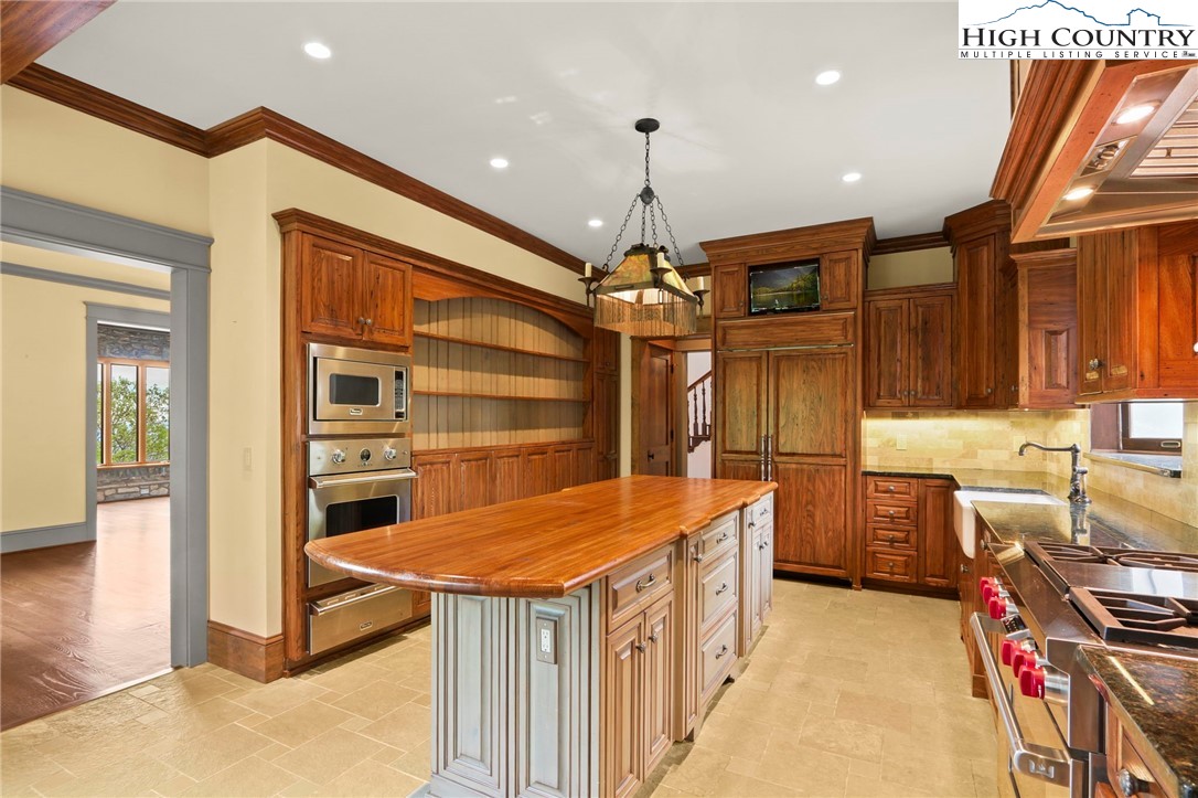 Blowing Rock, North Carolina 28605, United States, 4 Bedrooms Bedrooms, ,5 BathroomsBathrooms,Residential,Active,138763