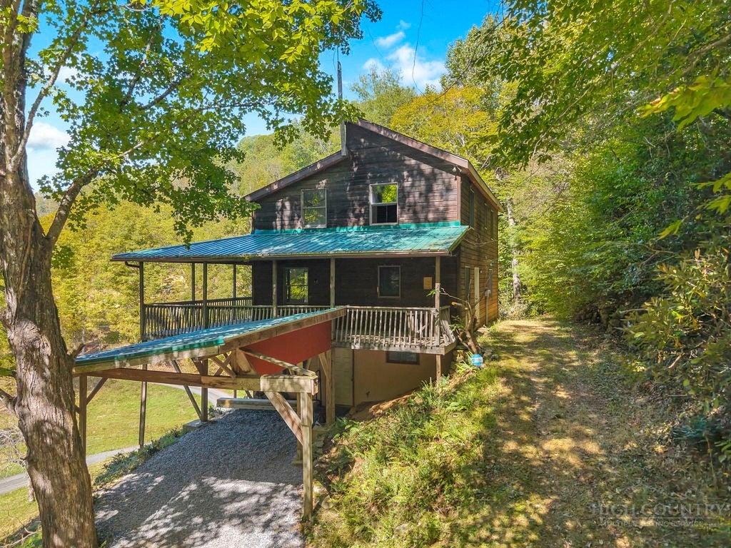 913 Horseshoe Trail