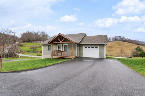 Photo of 107 Pinebrook Court #2, Boone, NC 28607 (MLS # 261368)