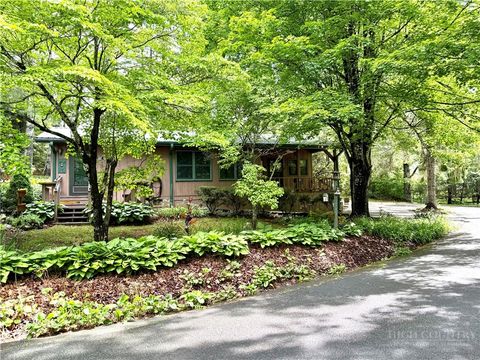 Homes For Sale - 71 Yarrow Circle<br/> Linville, NC 28657
