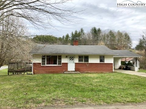 Photo of 987 White Oak Road, Bakersville, NC 28705 (MLS # 206246)