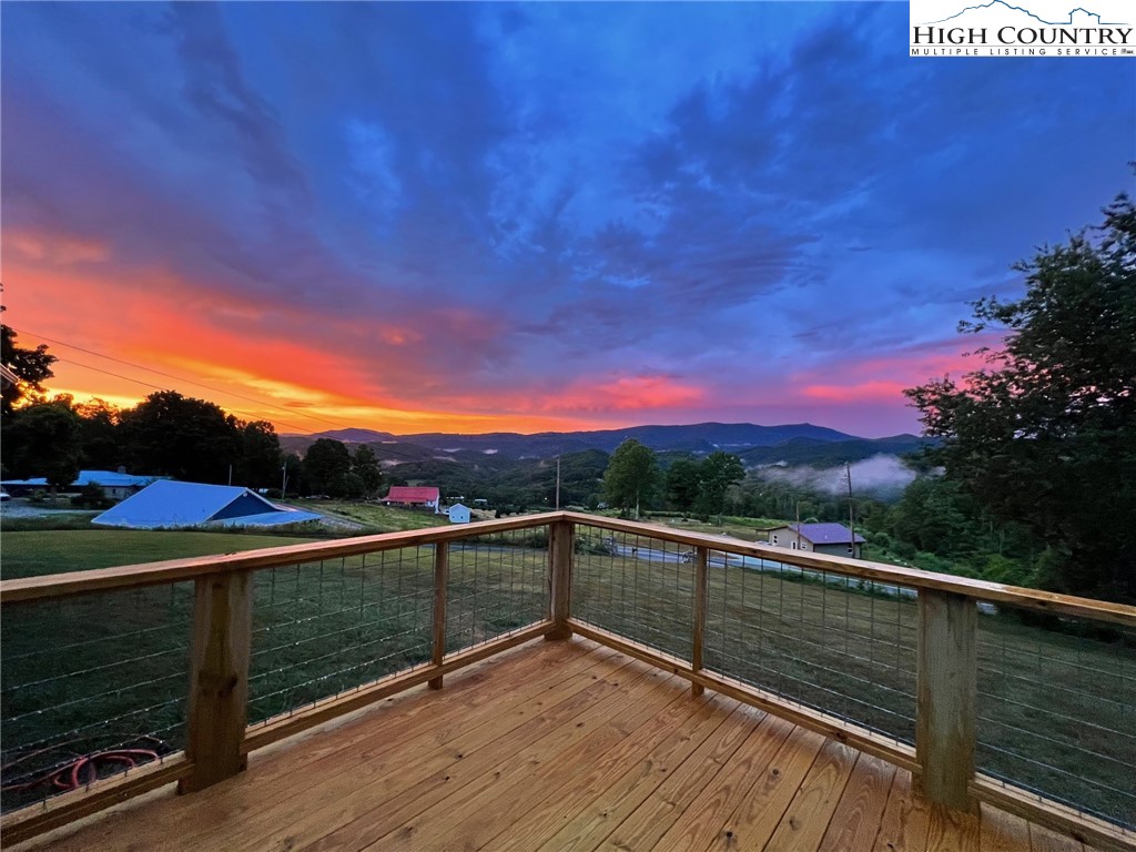 Elk Park, North Carolina 28622, United States, 5 Bedrooms Bedrooms, ,4 BathroomsBathrooms,Residential,Active,157905