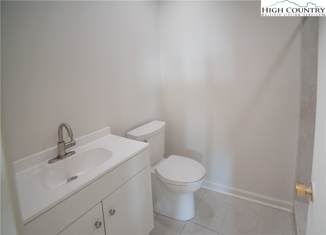 Elk Park, North Carolina 28622, United States, 5 Bedrooms Bedrooms, ,4 BathroomsBathrooms,Residential,Active,157905